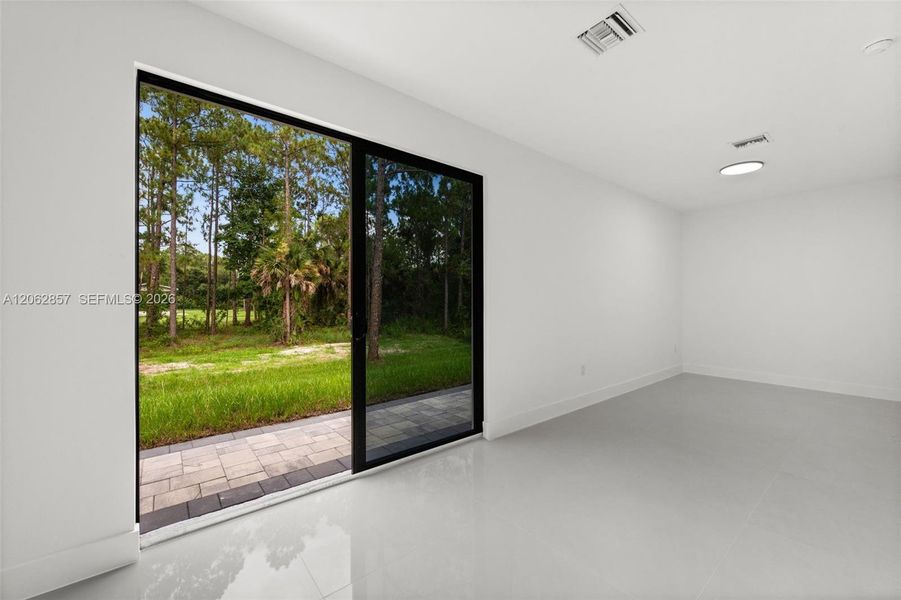 Spacious, unfurnished interior of a new home in , Lehigh Acres (Image 24).
