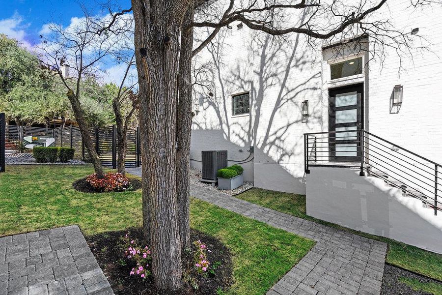 Exterior details and patio area of a home in Spyglass, Austin (Image 3).
