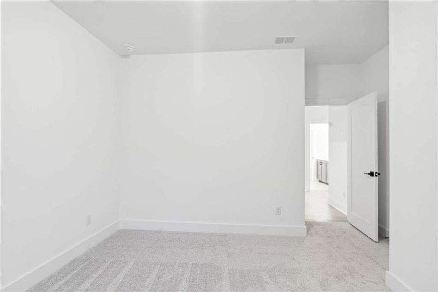 Spacious, unfurnished interior of a new home in Ellis, Marietta (Image 31).