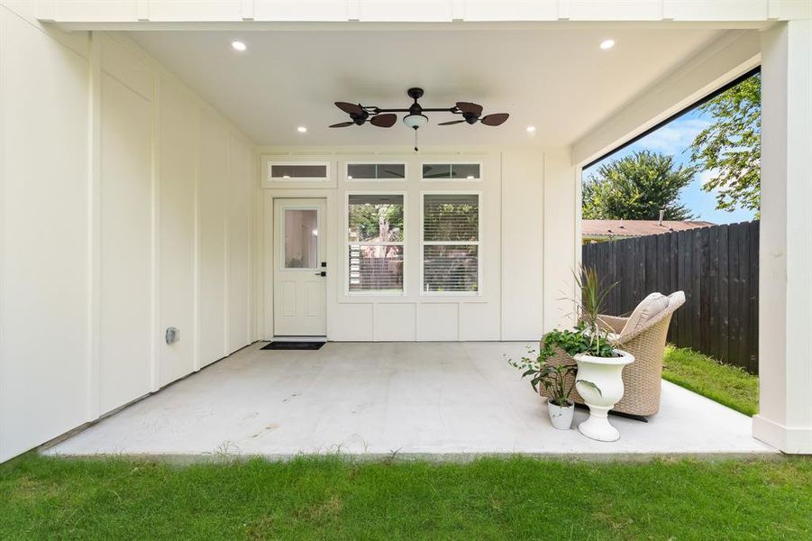 Exterior details and patio area of a home in , Dallas (Image 4).