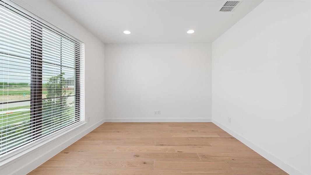 Spacious, unfurnished interior of a new home in Sweetgrass, Haslet (Image 19).