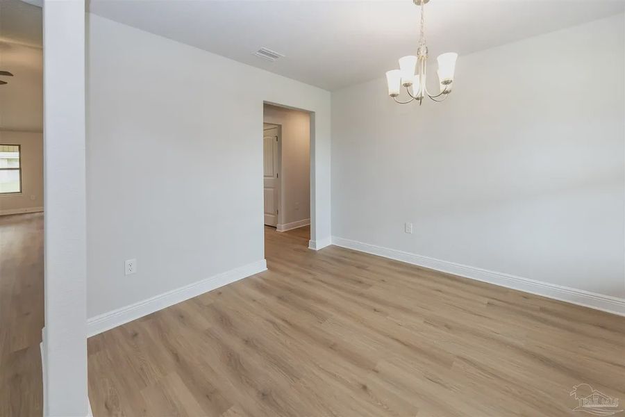 Spacious, unfurnished interior of a new home in Cedar Creek at Deerpoint Lake, Panama City (Image 10).