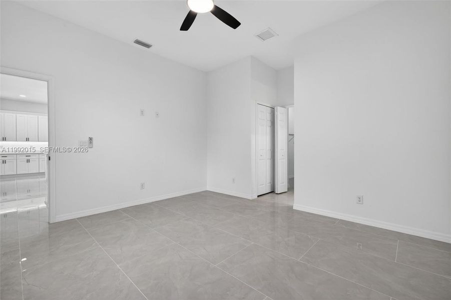 Spacious, unfurnished interior of a new home in , Lehigh Acres (Image 20).