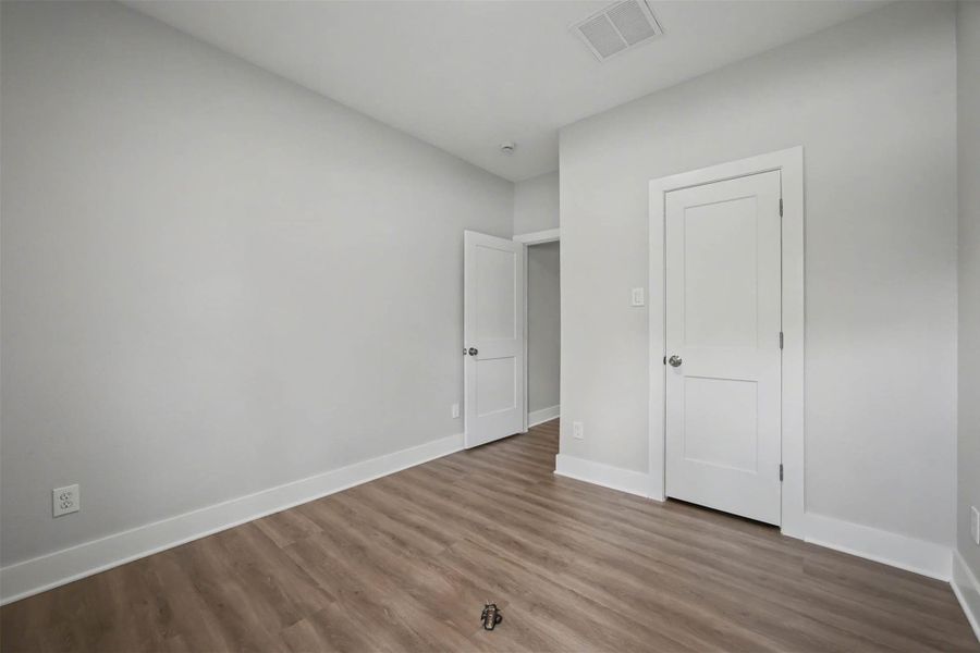 Spacious, unfurnished interior of a new home in , Dickinson (Image 24).