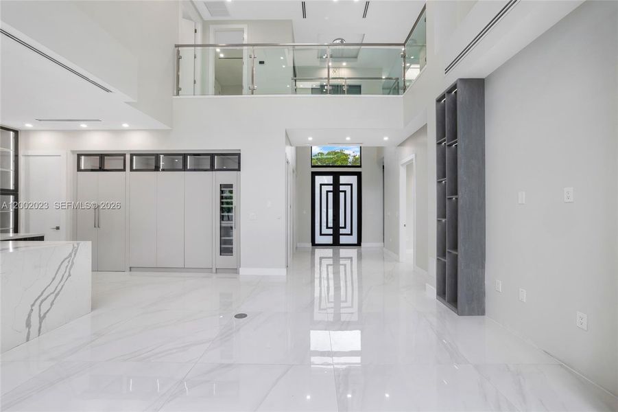 Spacious, unfurnished interior of a new home in , Fort Lauderdale (Image 25).