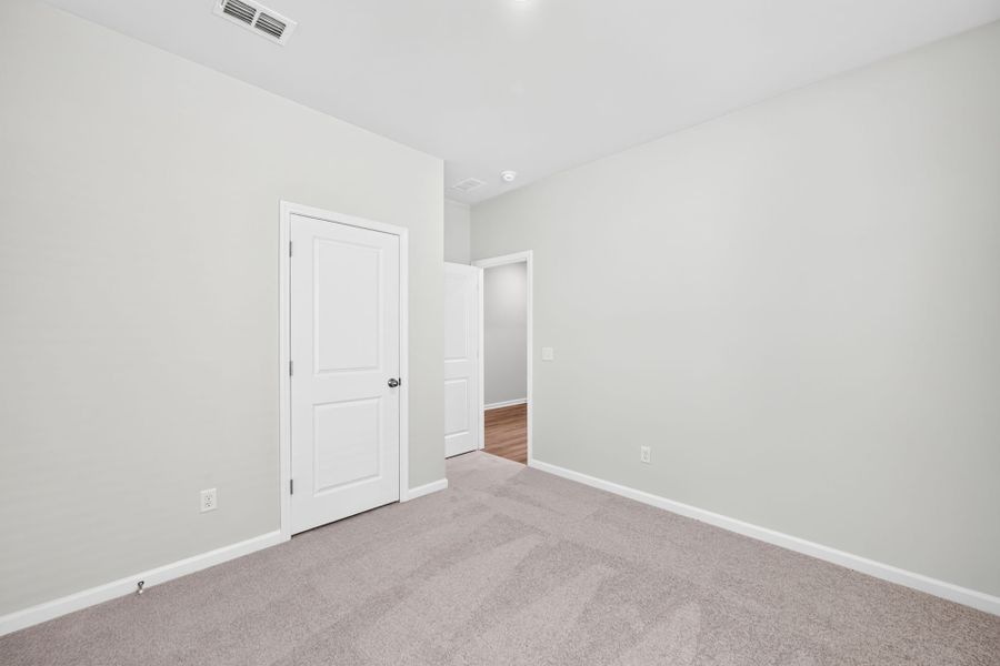 Spacious, unfurnished interior of a new home in Bradford Pointe, Summerville (Image 24).