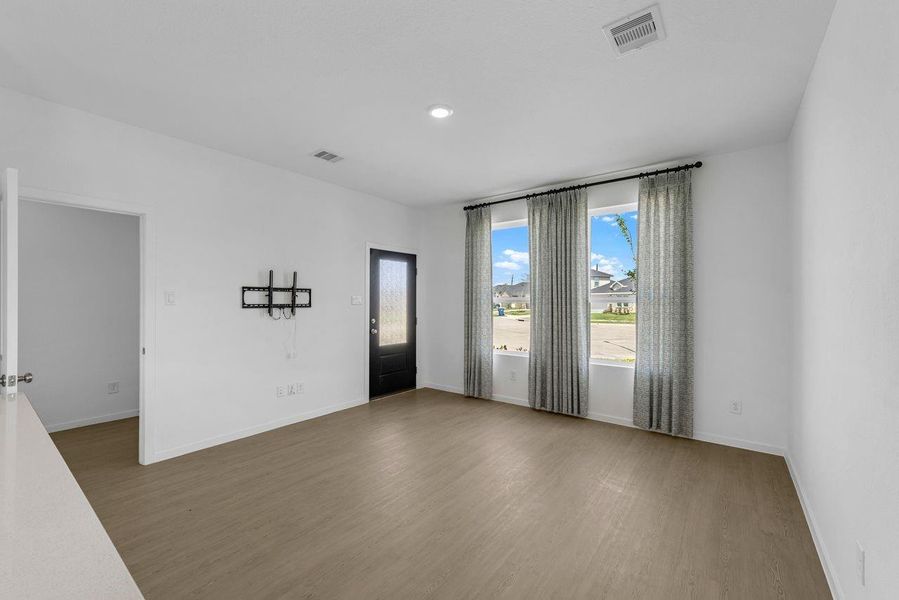 Spacious, unfurnished interior of a new home in Riverwood Ranch, Angleton (Image 24).