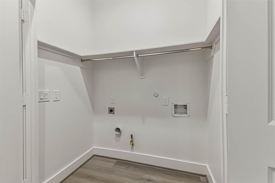 Spacious, unfurnished interior of a new home in , Houston (Image 36).