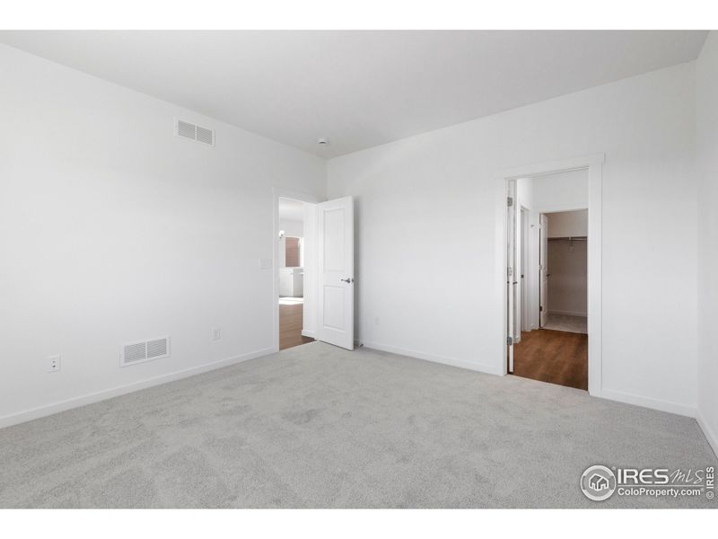 Spacious, unfurnished interior of a new home in Granary, Johnstown (Image 16).