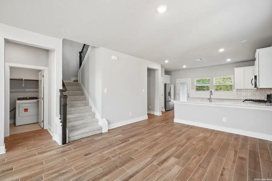 Spacious, unfurnished interior of a new home in Comanche Ridge, San Antonio (Image 21).