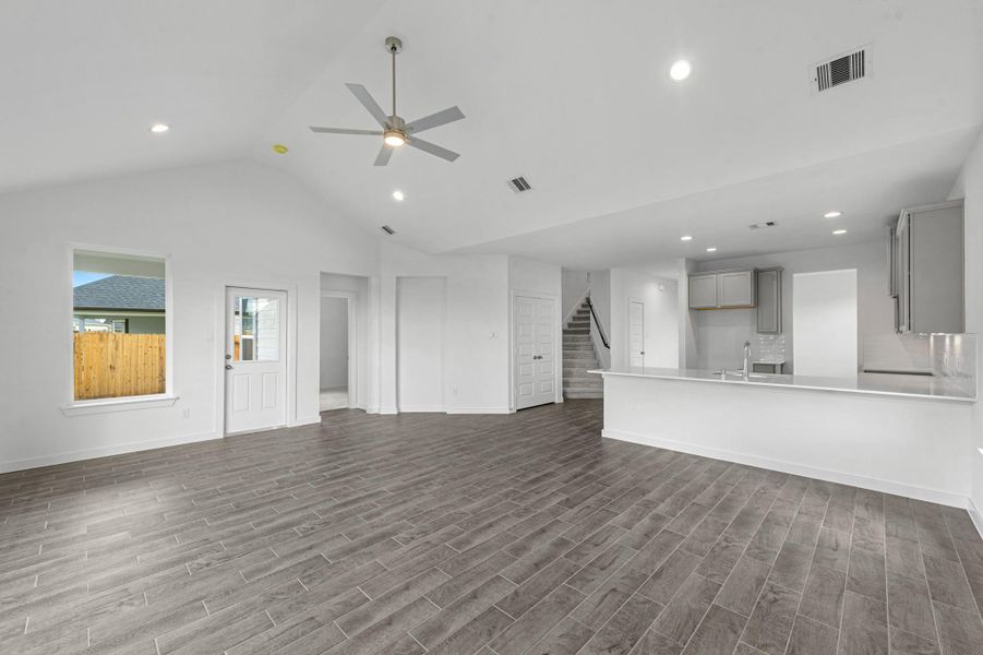 Spacious, unfurnished interior of a new home in Briarwood Crossing, Rosenberg (Image 16). Spacious, unfurnished interior of a new home in Briarwood Crossing, Rosenberg (Image 16).