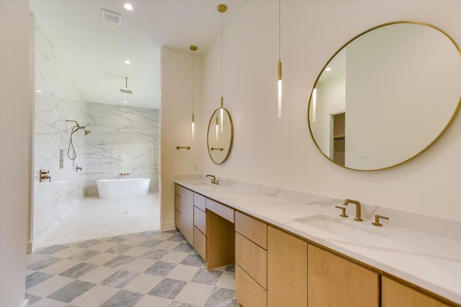 Furnished interior view inside a new home in , Horseshoe Bay (Image 9).