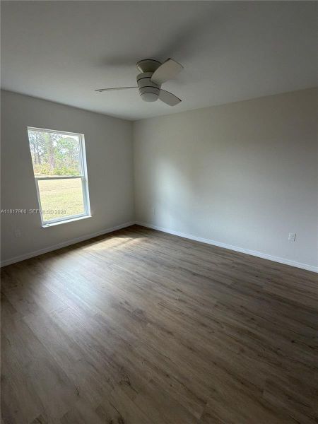 Spacious, unfurnished interior of a new home in , Sebring (Image 37).