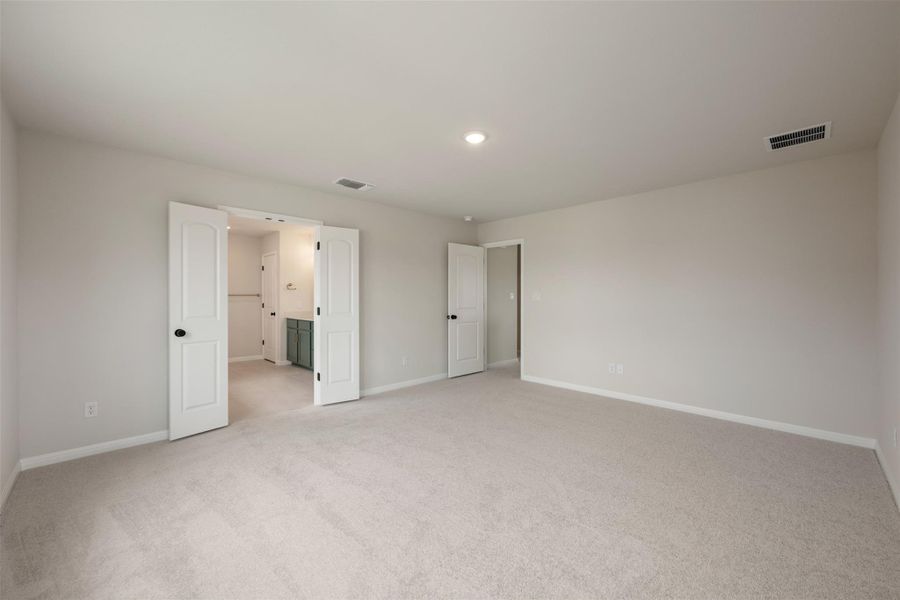Spacious, unfurnished interior of a new home in Berry Creek Highlands, Georgetown (Image 23).