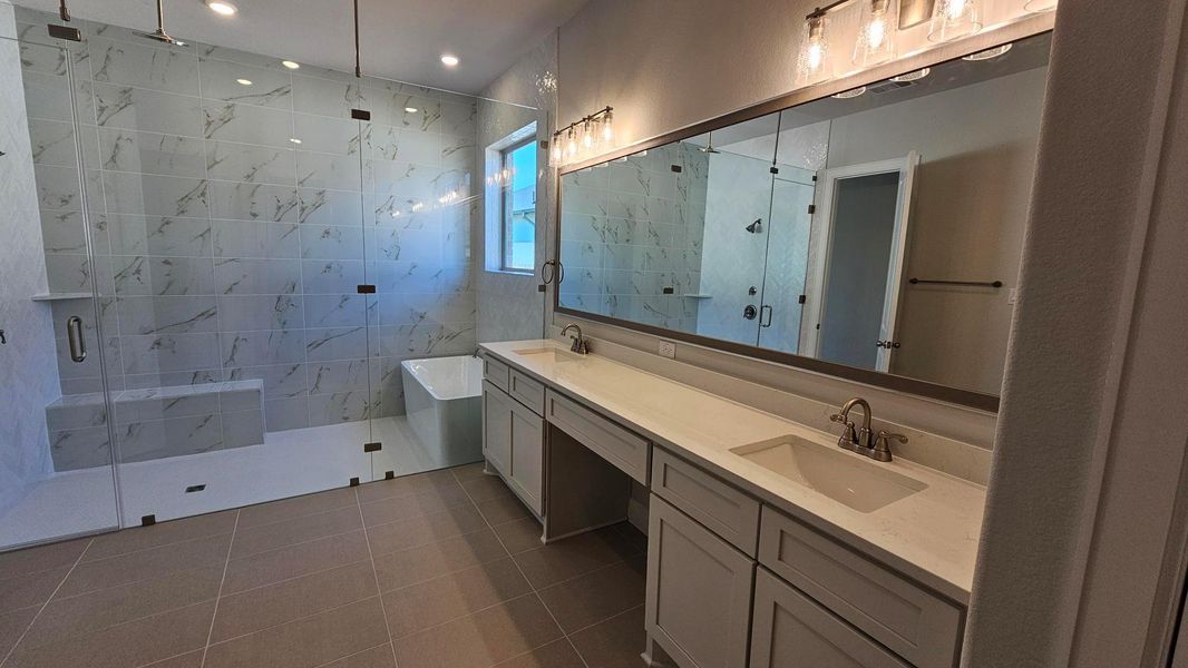 Furnished interior view inside a new home in Sienna 65', Missouri City (Image 8).