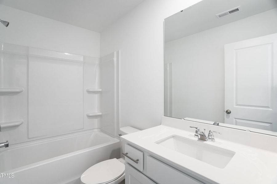 SUN_ElizabethSprings_Pic_202ShingleOak_3