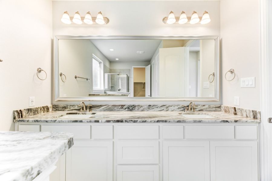 Representative furnished interior of a home built from the Nueces by UnionMain Homes in Lake Breeze, Lavon (Image 10).