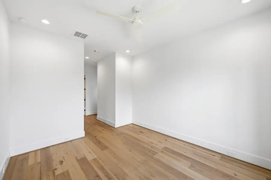 It also boasts a nook area just inside the door!