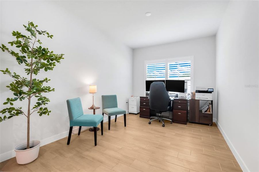Furnished interior view inside a new home in , Clermont (Image 8).