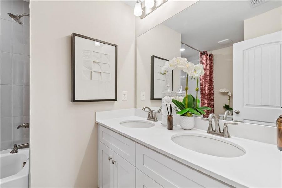 Image 50 of a home in Hamilton Lakes.