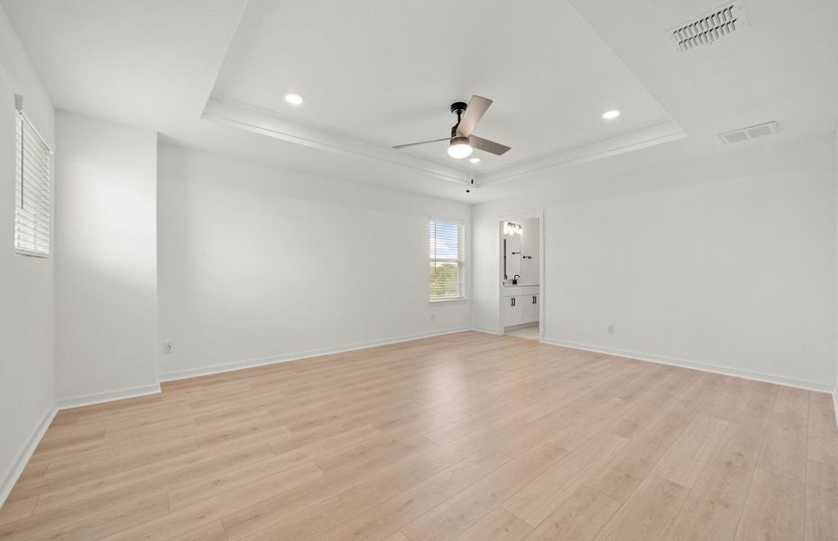 Spacious, unfurnished interior of a new home in Sunfield, Buda (Image 34).