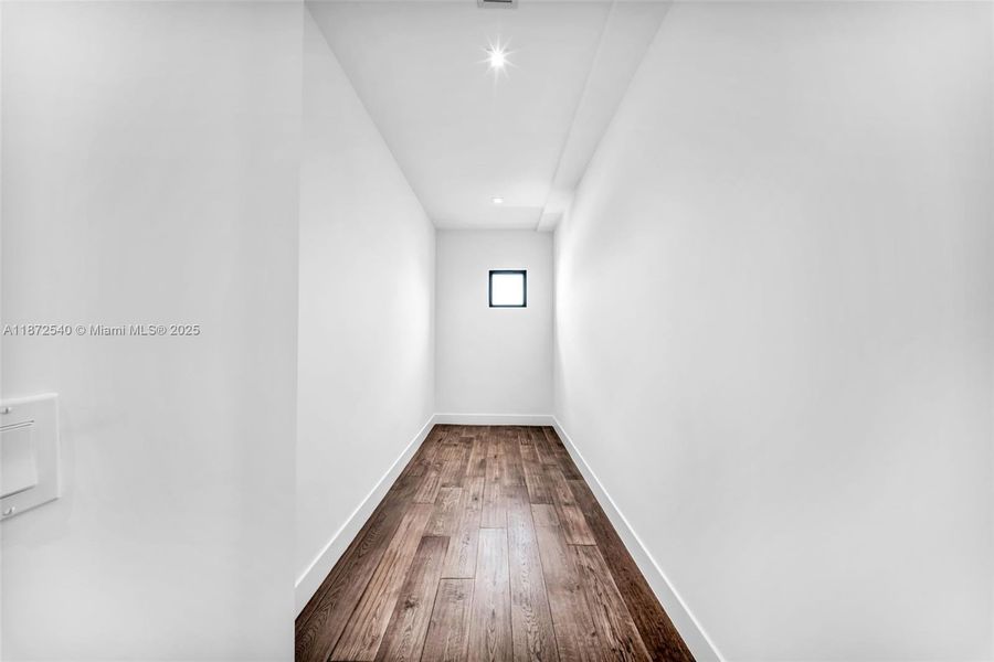 Spacious, unfurnished interior of a new home in , Weston (Image 19).