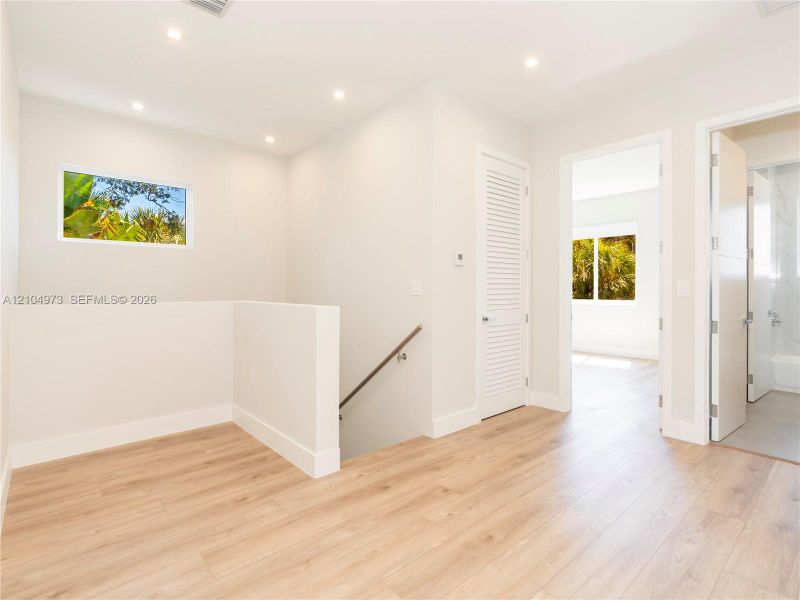Spacious, unfurnished interior of a new home in , Fort Lauderdale (Image 14).