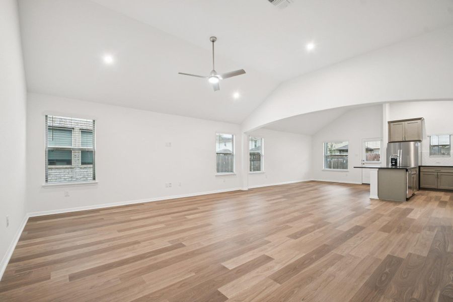 Spacious, unfurnished interior of a new home in Crosswinds, Kyle (Image 20).