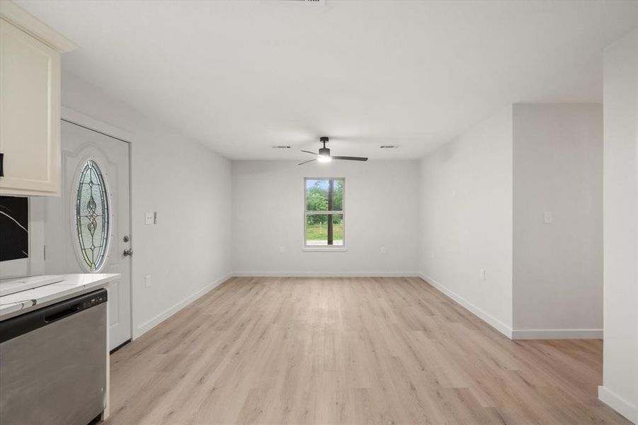 Spacious, unfurnished interior of a new home in , Dawson (Image 14).