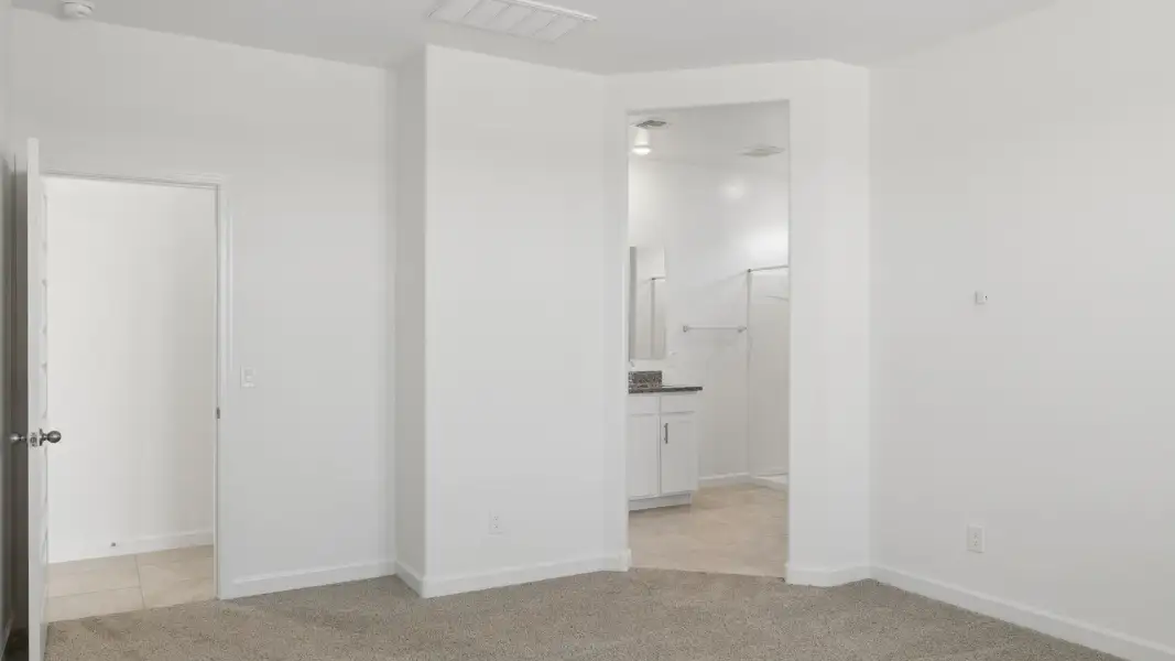 Spacious, unfurnished interior of a new home in Quail Ranch, San Tan Valley (Image 16).