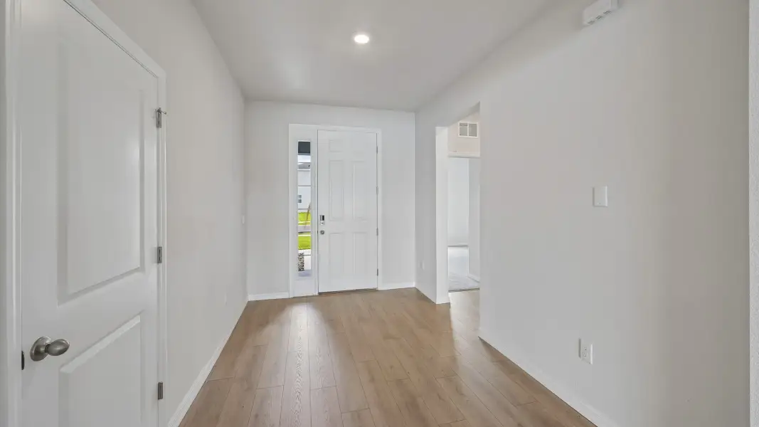 Spacious, unfurnished interior of a new home in Oakfield Trails, Parrish (Image 11).