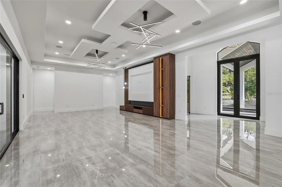 Spacious, unfurnished interior of a new home in , Tampa (Image 25).