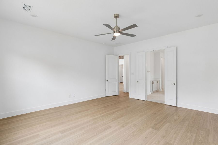 Spacious, unfurnished interior of a new home in Painted Tree Lakeside, McKinney (Image 19).