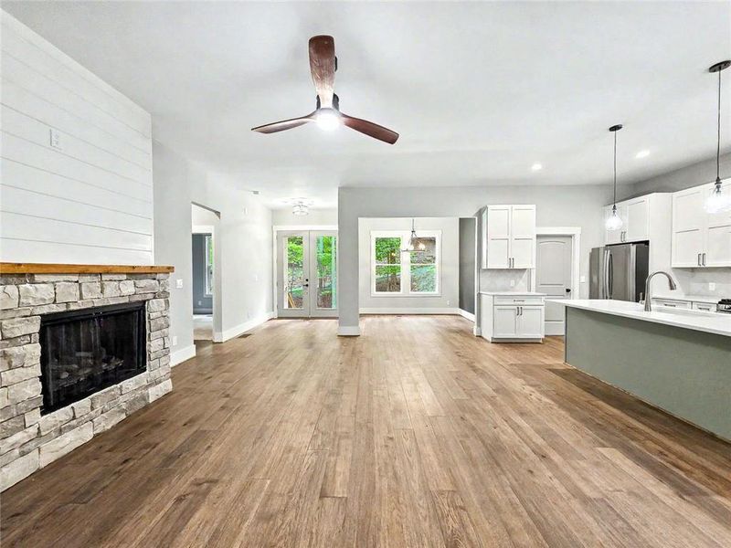 Spacious, unfurnished interior of a new home in , Waleska (Image 26).