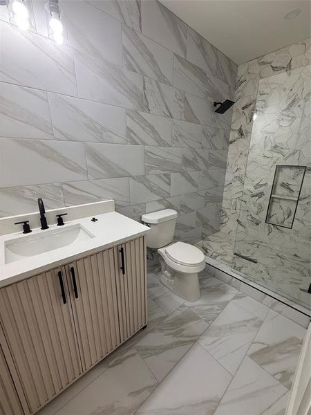 Furnished interior view inside a new home in , Dallas (Image 6).