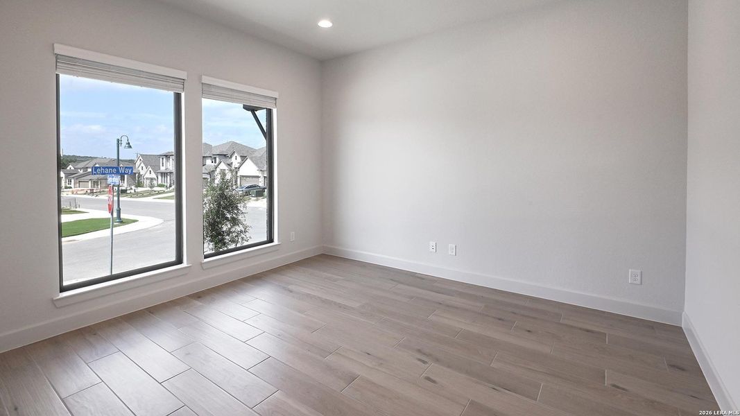 Spacious, unfurnished interior of a new home in Kinder Ranch, San Antonio (Image 20).