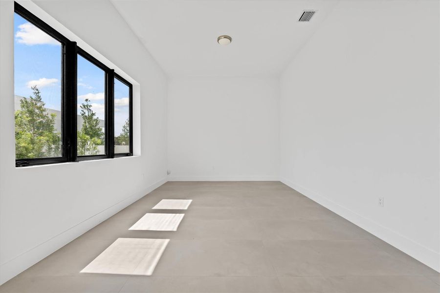 Spacious, unfurnished interior of a new home in , Weston (Image 64).