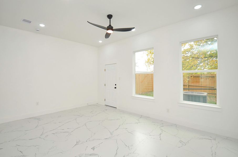 Spacious, unfurnished interior of a new home in , Houston (Image 22).