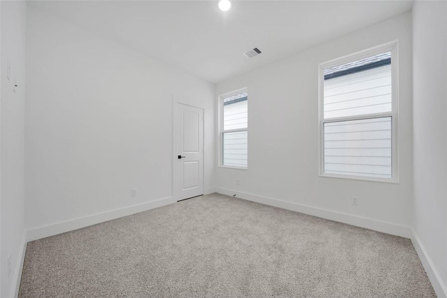 Spacious, unfurnished interior of a new home in , Houston (Image 34).
