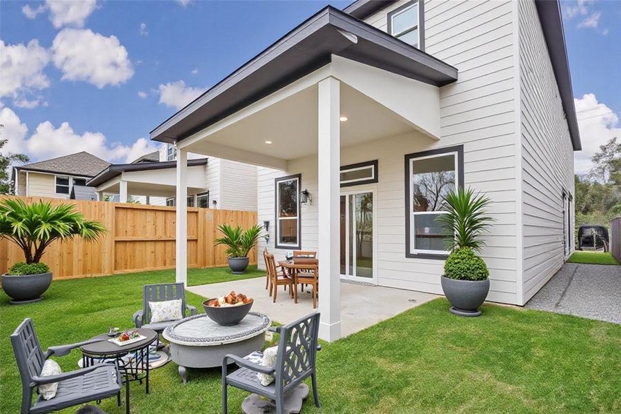 Exterior details and patio area of a home in , Houston (Image 20).