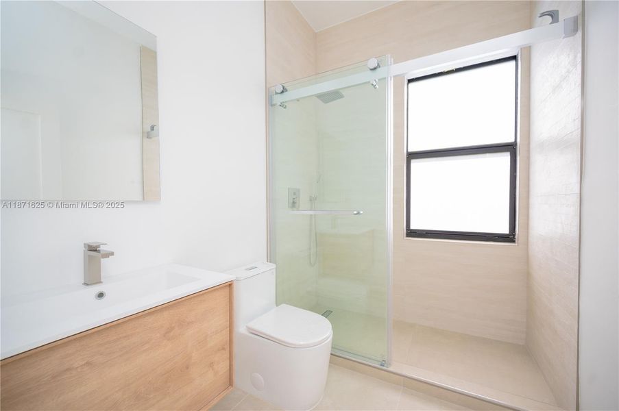 Furnished interior view inside a new home in , Fort Lauderdale (Image 8).