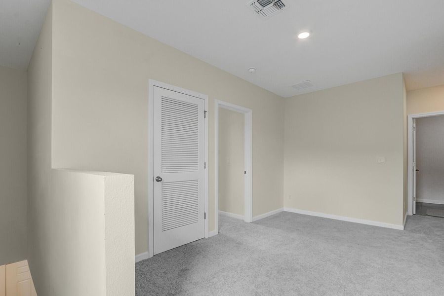 Spacious, unfurnished interior of a new home in , Port St. Lucie (Image 23).