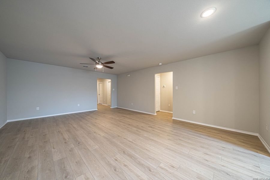 Spacious, unfurnished interior of a new home in , Seguin (Image 14).