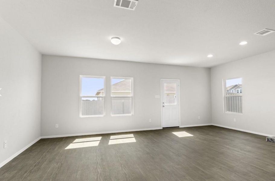 Spacious, unfurnished interior of a new home in Hunters Crossing, Sealy (Image 10).