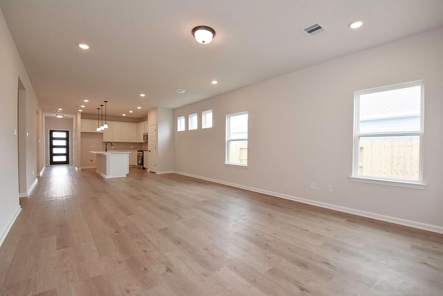Spacious, unfurnished interior of a new home in Fulshear Lakes, Fulshear (Image 15).