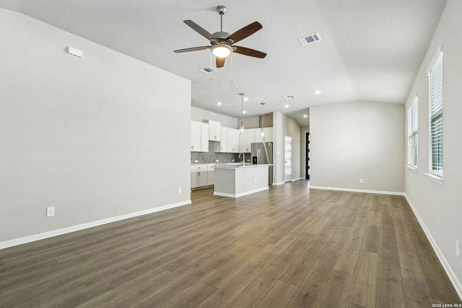 Spacious, unfurnished interior of a new home in Thomas Pond, San Antonio (Image 34). Spacious, unfurnished interior of a new home in Thomas Pond, San Antonio (Image 34).