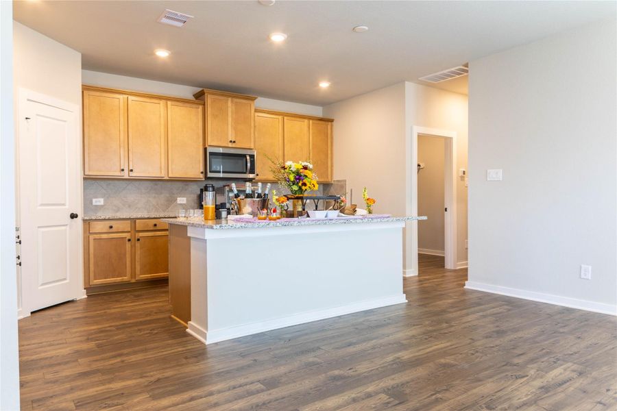 Furnished interior view inside a new home in La Segarra 40', Brookshire (Image 6).