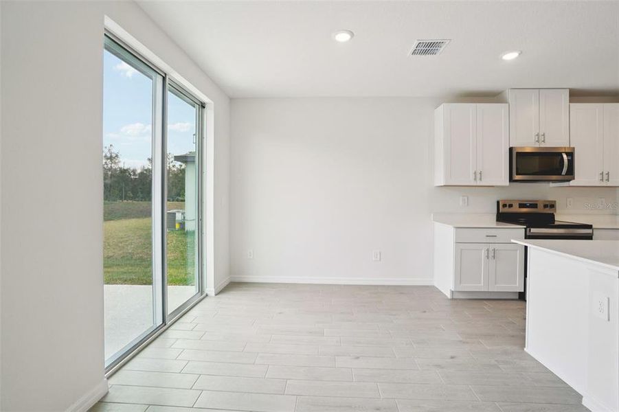 Spacious, unfurnished interior of a new home in , Brooksville (Image 24).