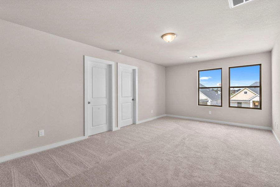 Spacious, unfurnished interior of a new home in Laurel Landing 50', Alvin (Image 13).