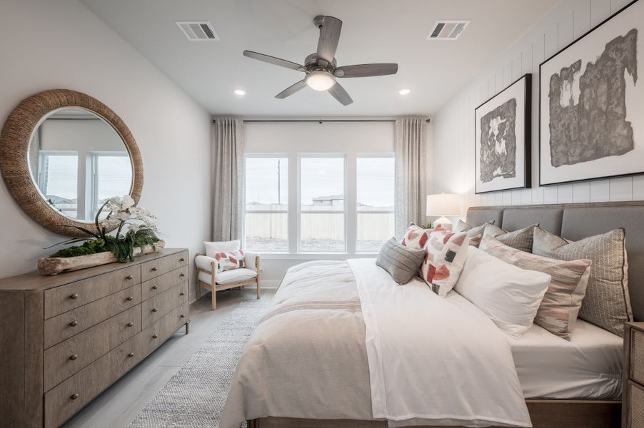 Representative furnished interior of a home built from the Cormorant by Tri Pointe Homes in Trillium, Richmond (Image 25).